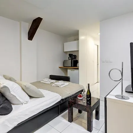 373 Suzanne - Superbe A Parigi